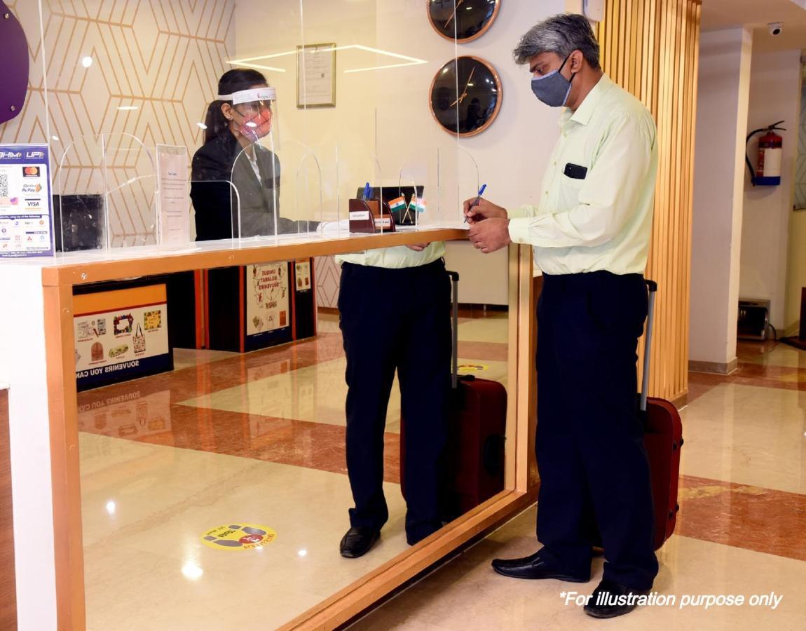 Hotel O Airport Plaza By Palace New Delhi Exterior foto