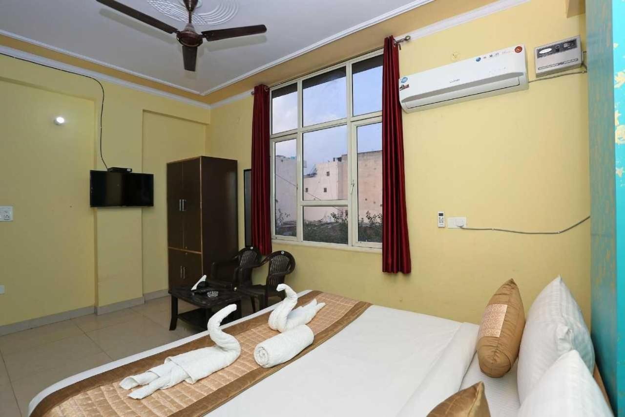 Hotel O Airport Plaza By Palace New Delhi Exterior foto